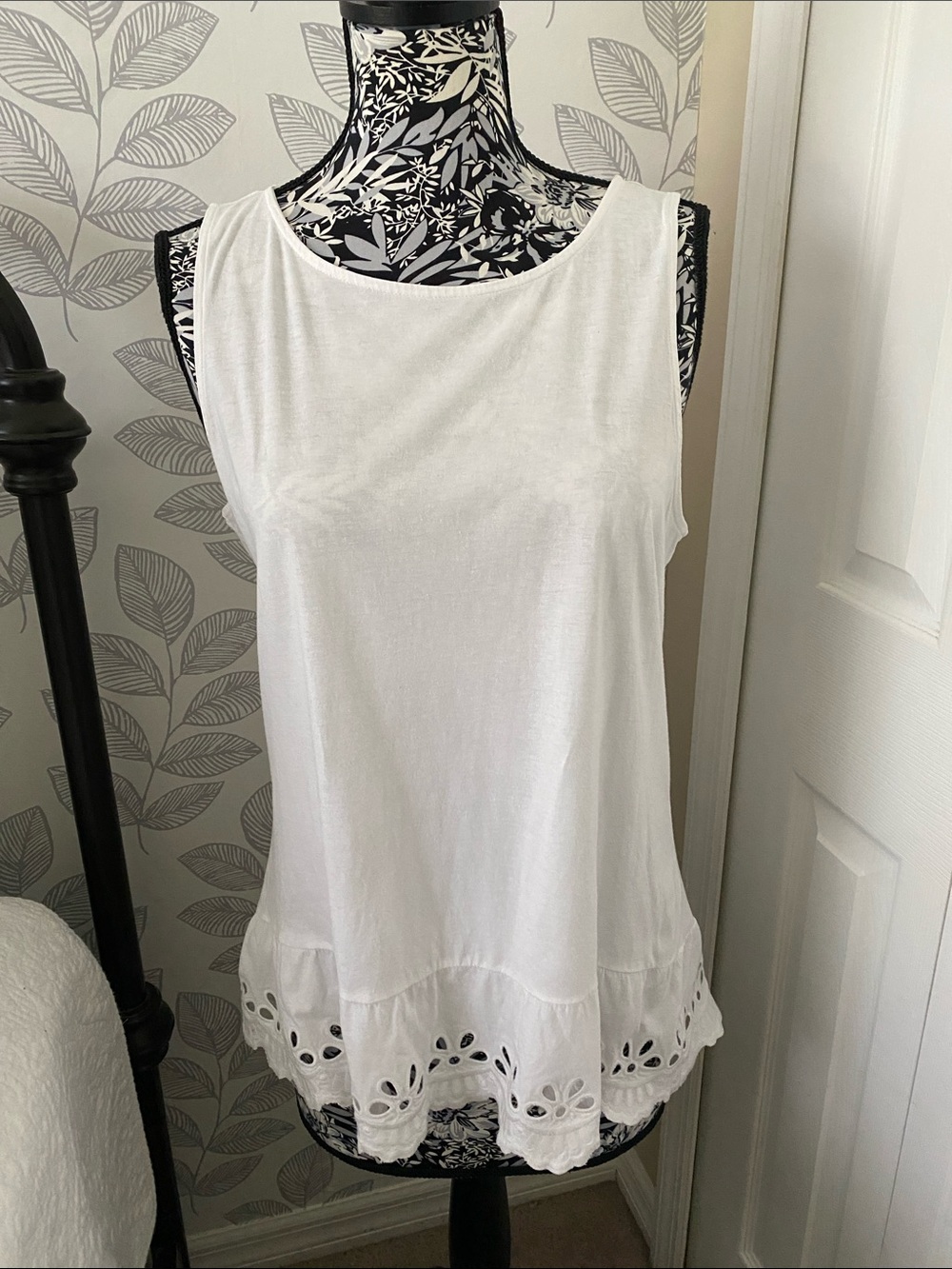 Lilly Pulitzer Women's White Sleeveless Eyelet Hem Tank Top Size XL